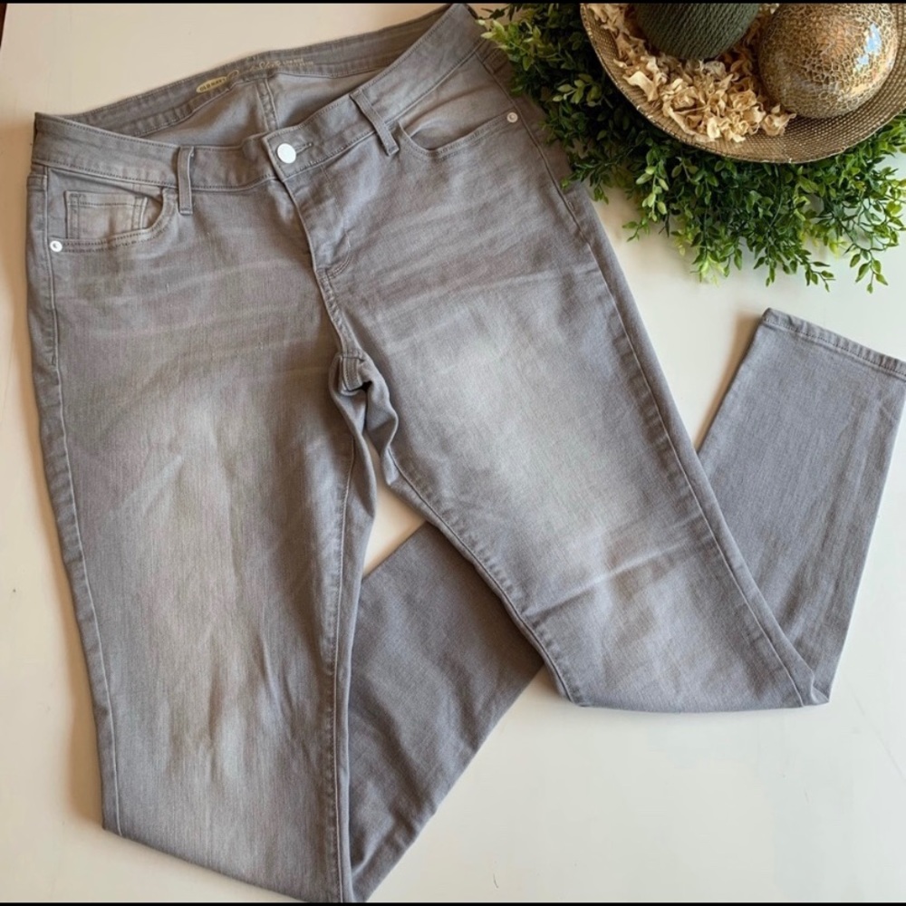 NWOT Old Navy Grey Rockstar Jeans
